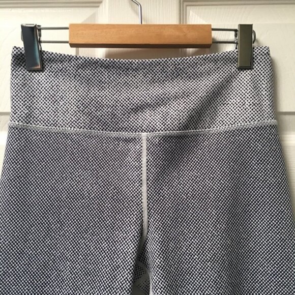 ZYIA Active Black White Geometric Print Crops Sz 8-10 - Picture 3 of 7